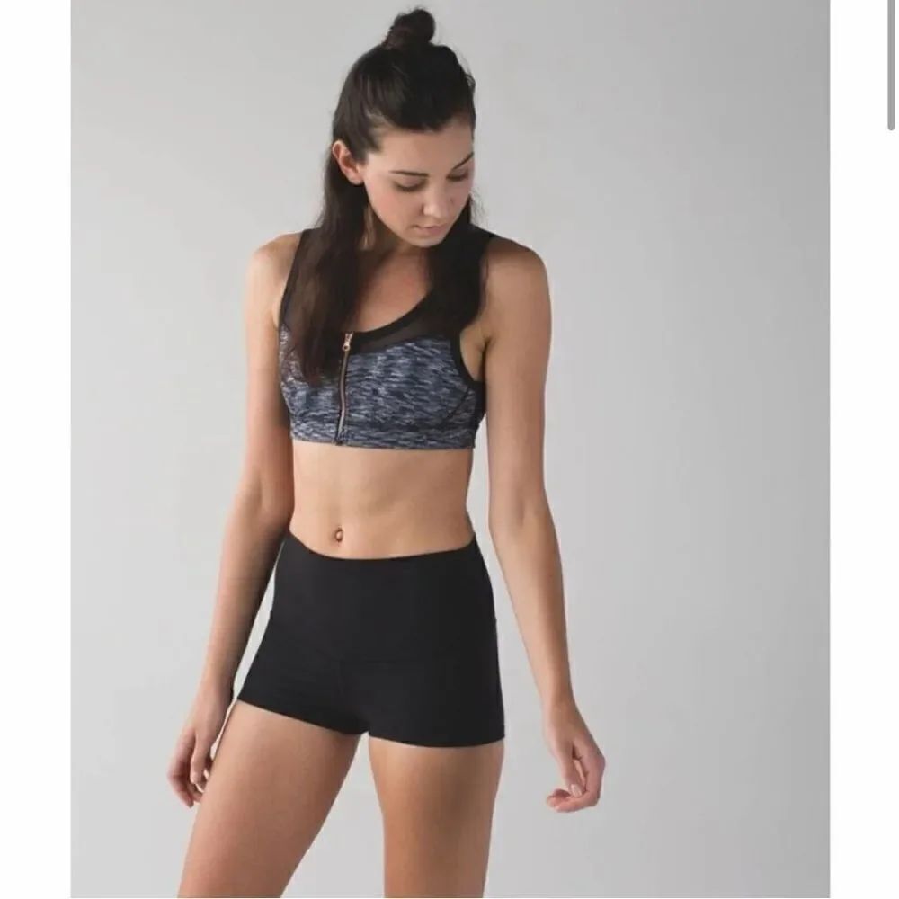 Lululemon Zipper-Front Drop It Like It's Hot Bra - Picture 2 of 10